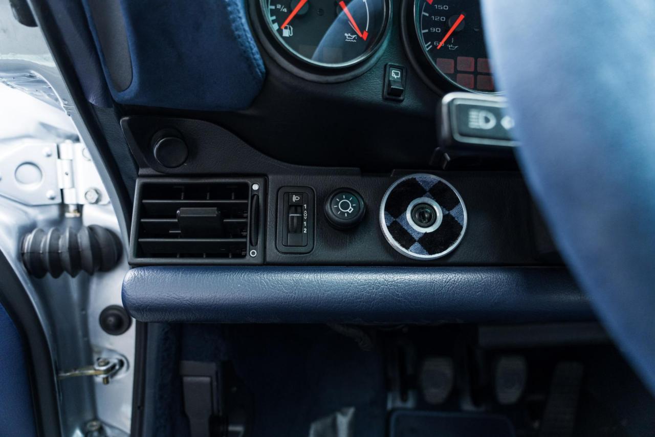 1990 Porsche 911 (964) Carrera 4