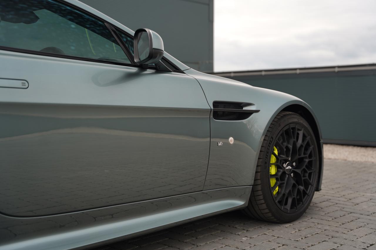 2017 Aston Martin V12 Vantage