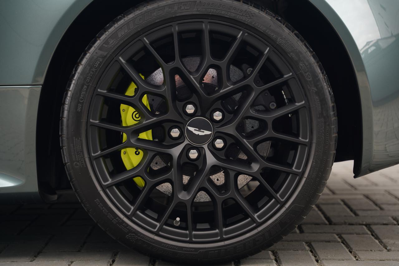 2017 Aston Martin V12 Vantage