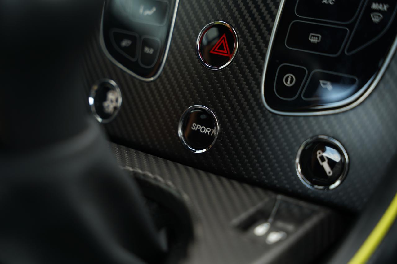 2017 Aston Martin V12 Vantage