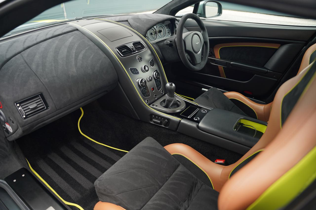 2017 Aston Martin V12 Vantage