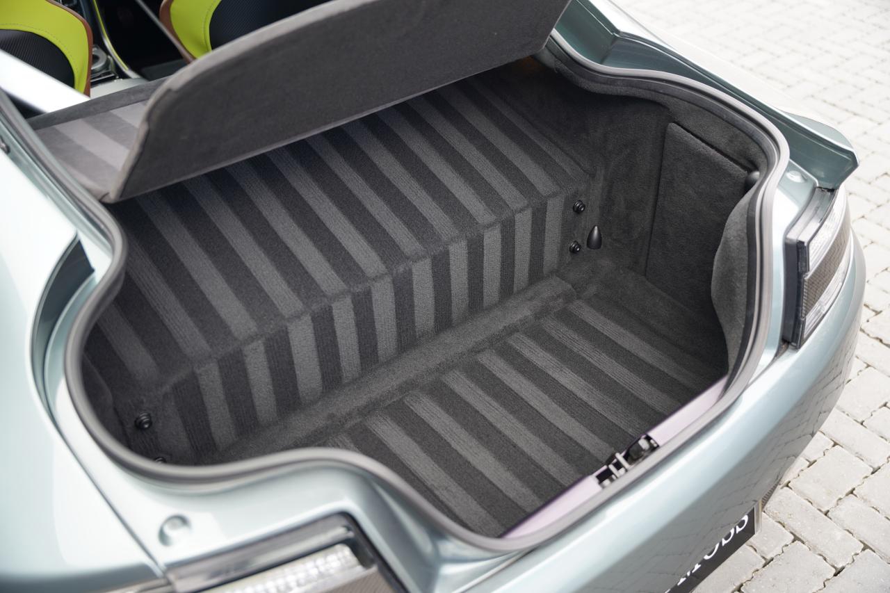 2017 Aston Martin V12 Vantage