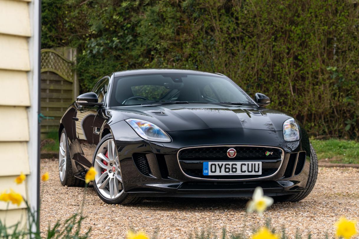 2016 Jaguar F-Type V8 R