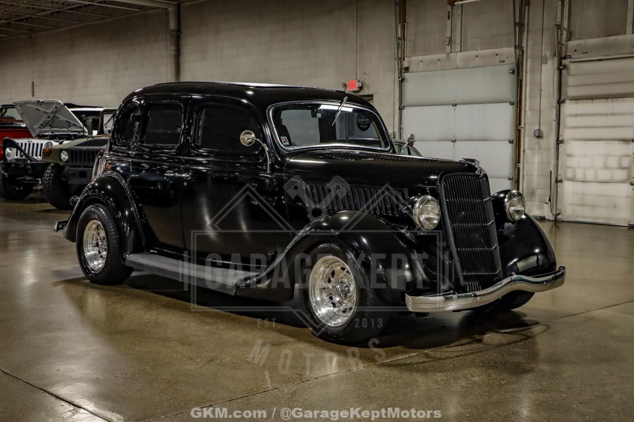 1935 Ford Model 48