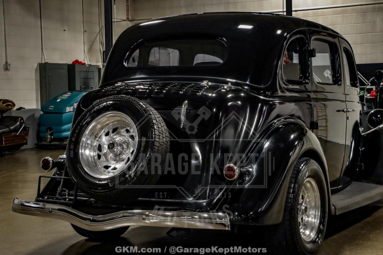 1935 Ford Model 48