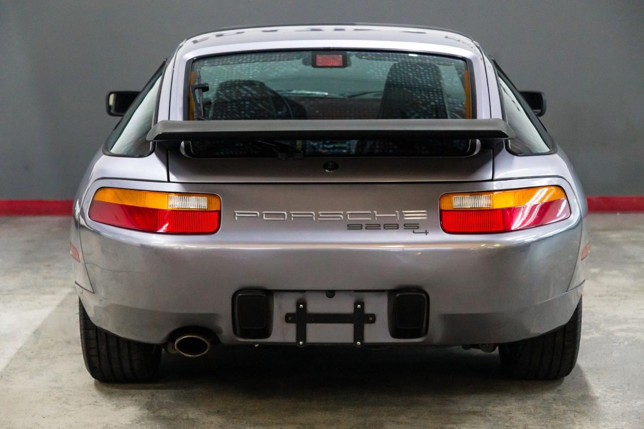 1987 Porsche 928 S4