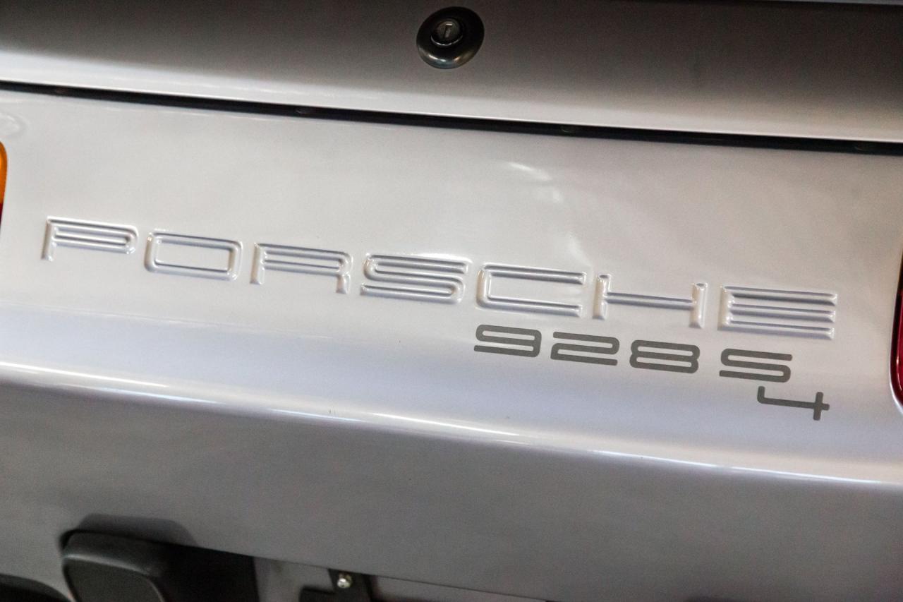 1987 Porsche 928 S4