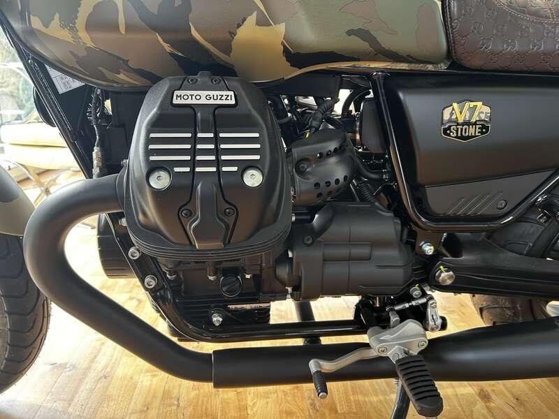 2023 Moto Guzzi V7 GUCCI PALACE