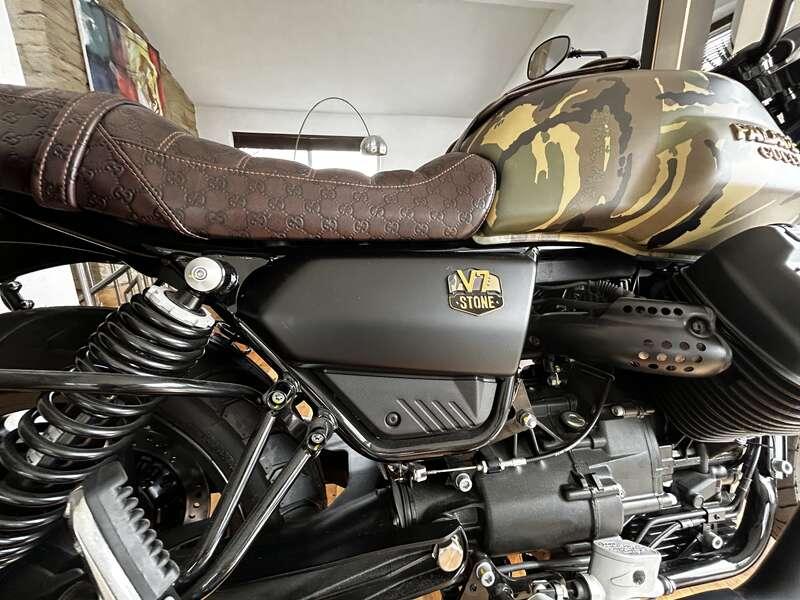 2023 Moto Guzzi V7 GUCCI PALACE