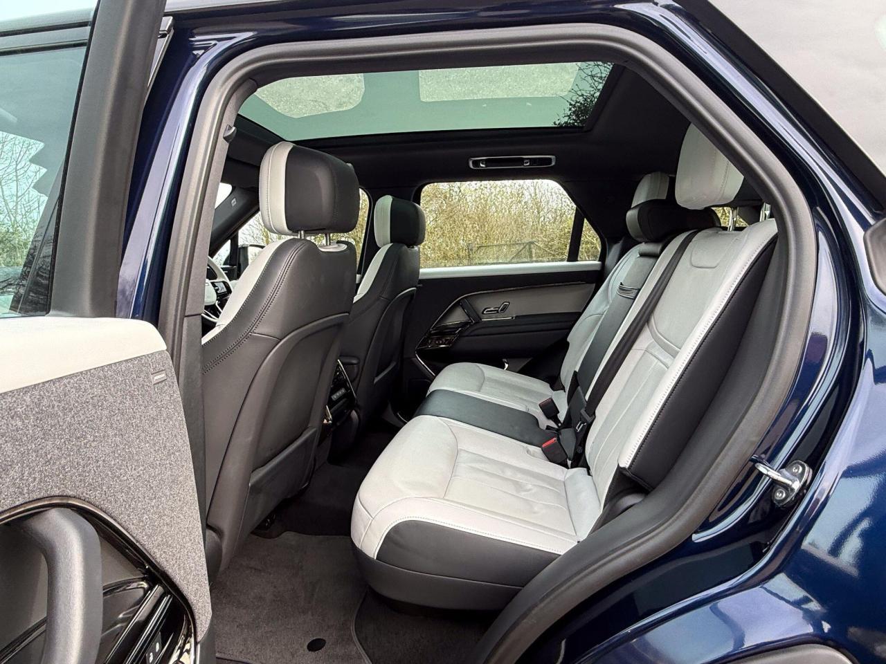 2023 Land Rover 3.0 D300 MHEV Dynamic SE Auto 4WD Euro 6 (s/s) 5dr