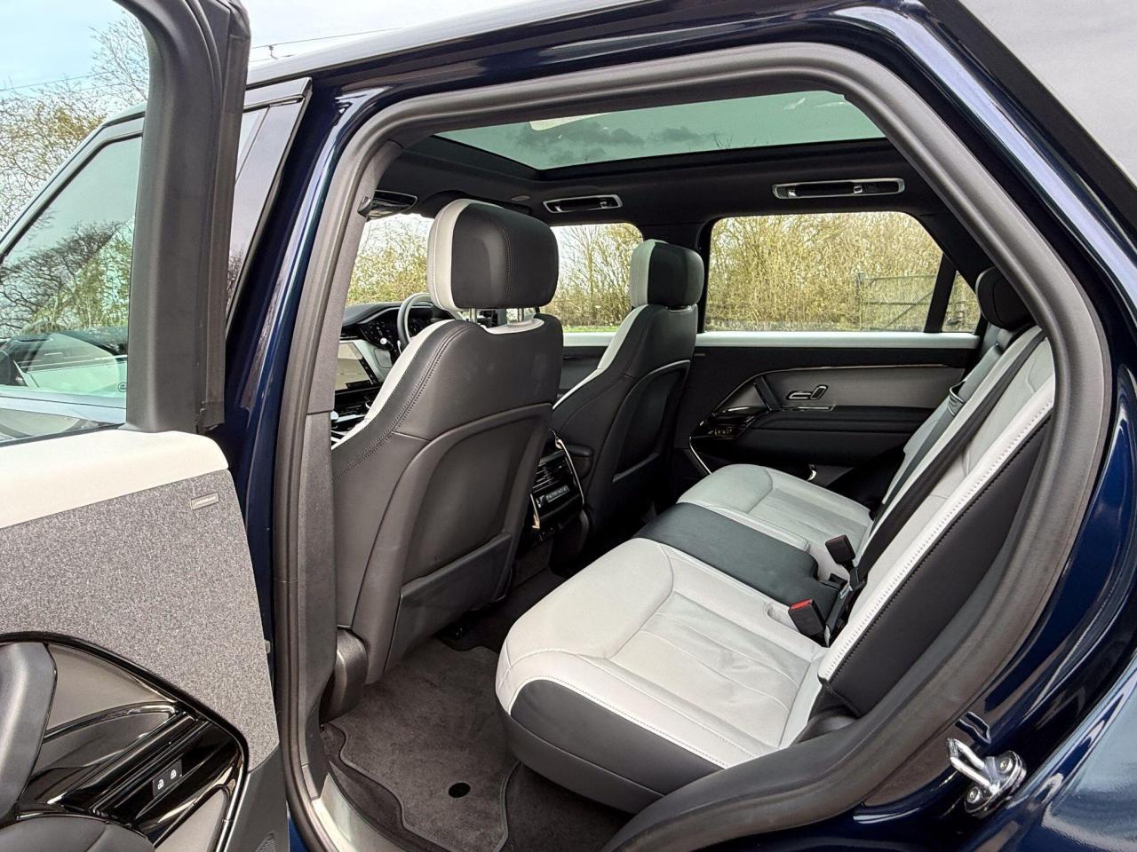 2023 Land Rover 3.0 D300 MHEV Dynamic SE Auto 4WD Euro 6 (s/s) 5dr