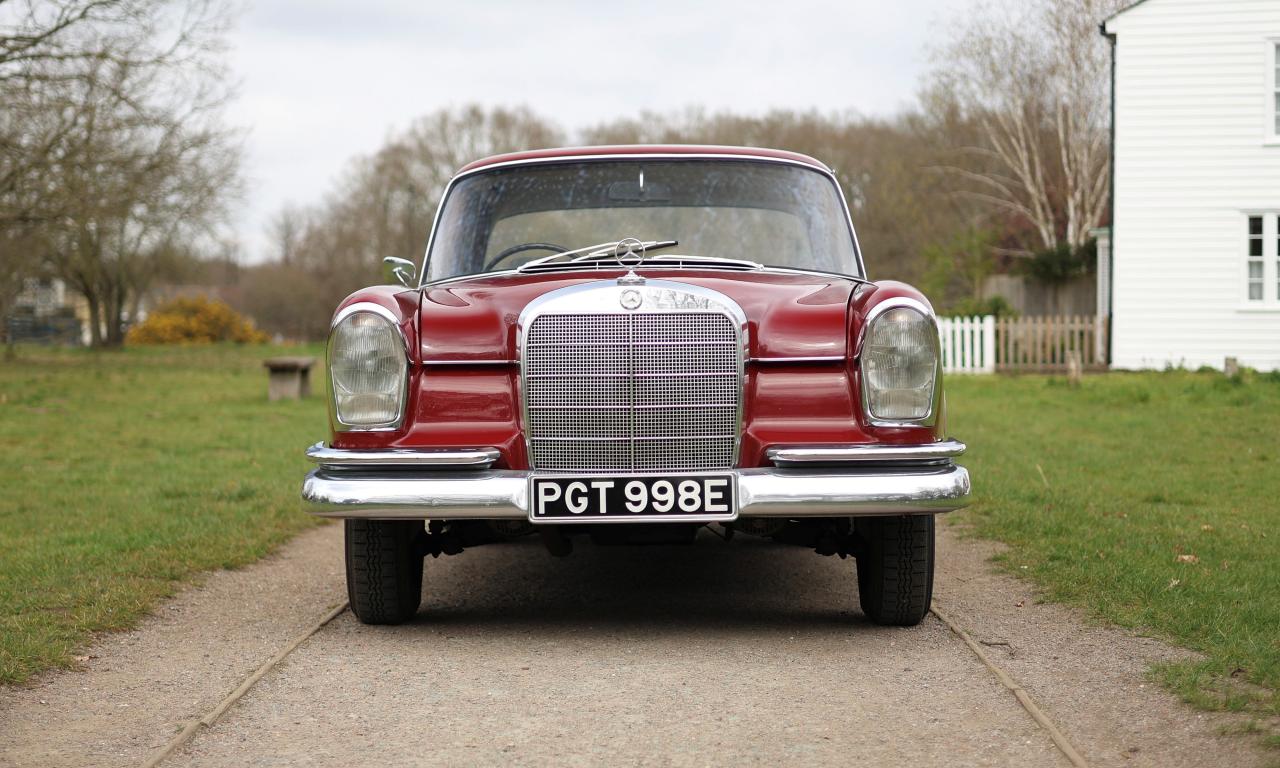 1967 Mercedes - Benz 220B Fintail