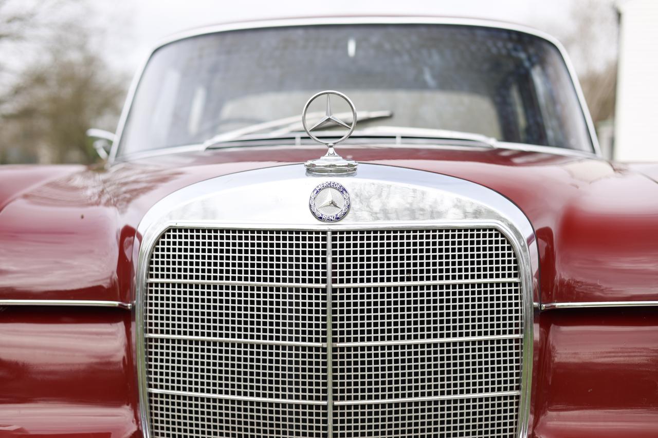 1967 Mercedes - Benz 220B Fintail
