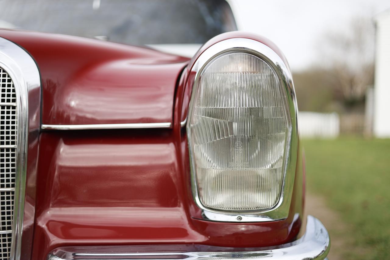 1967 Mercedes - Benz 220B Fintail