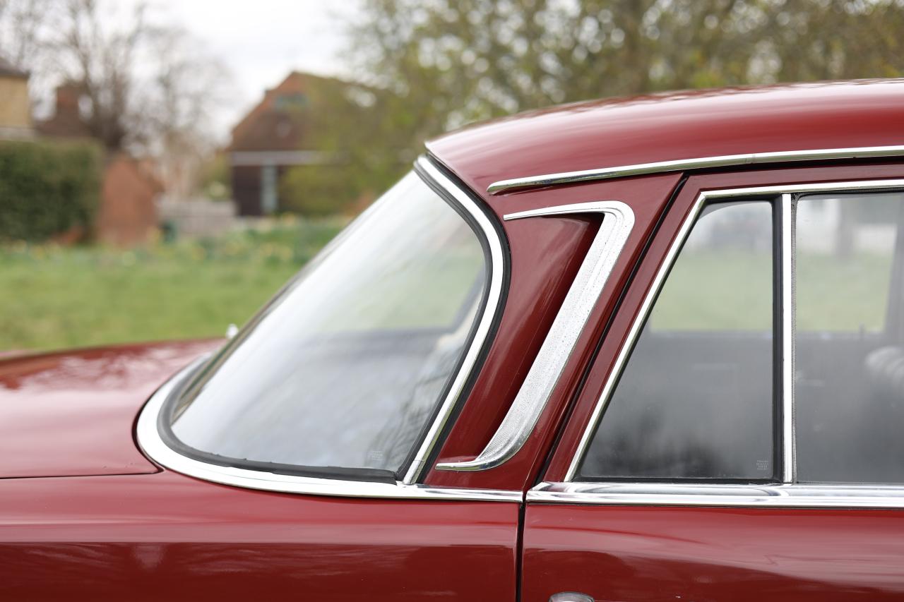 1967 Mercedes - Benz 220B Fintail