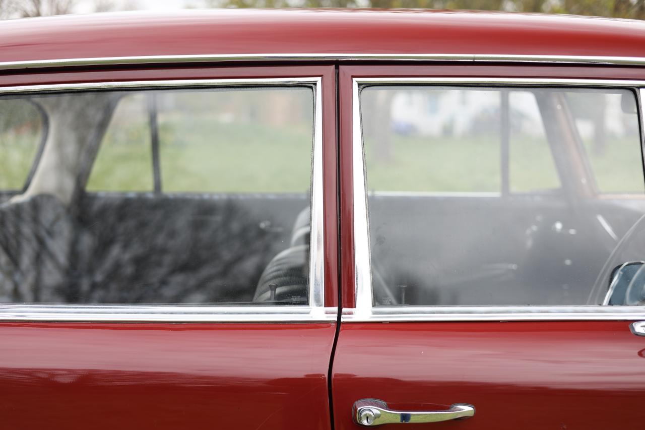 1967 Mercedes - Benz 220B Fintail