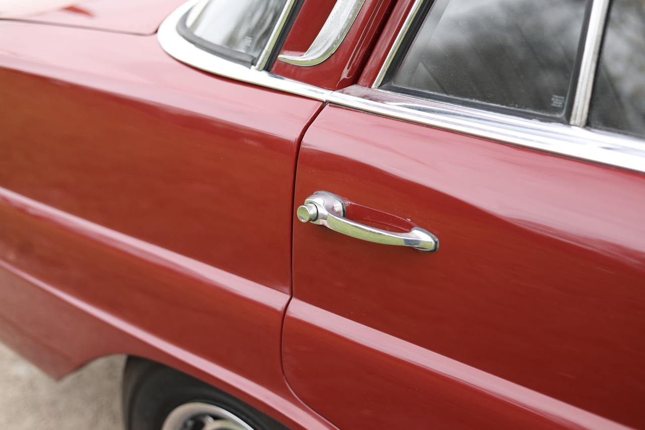 1967 Mercedes - Benz 220B Fintail