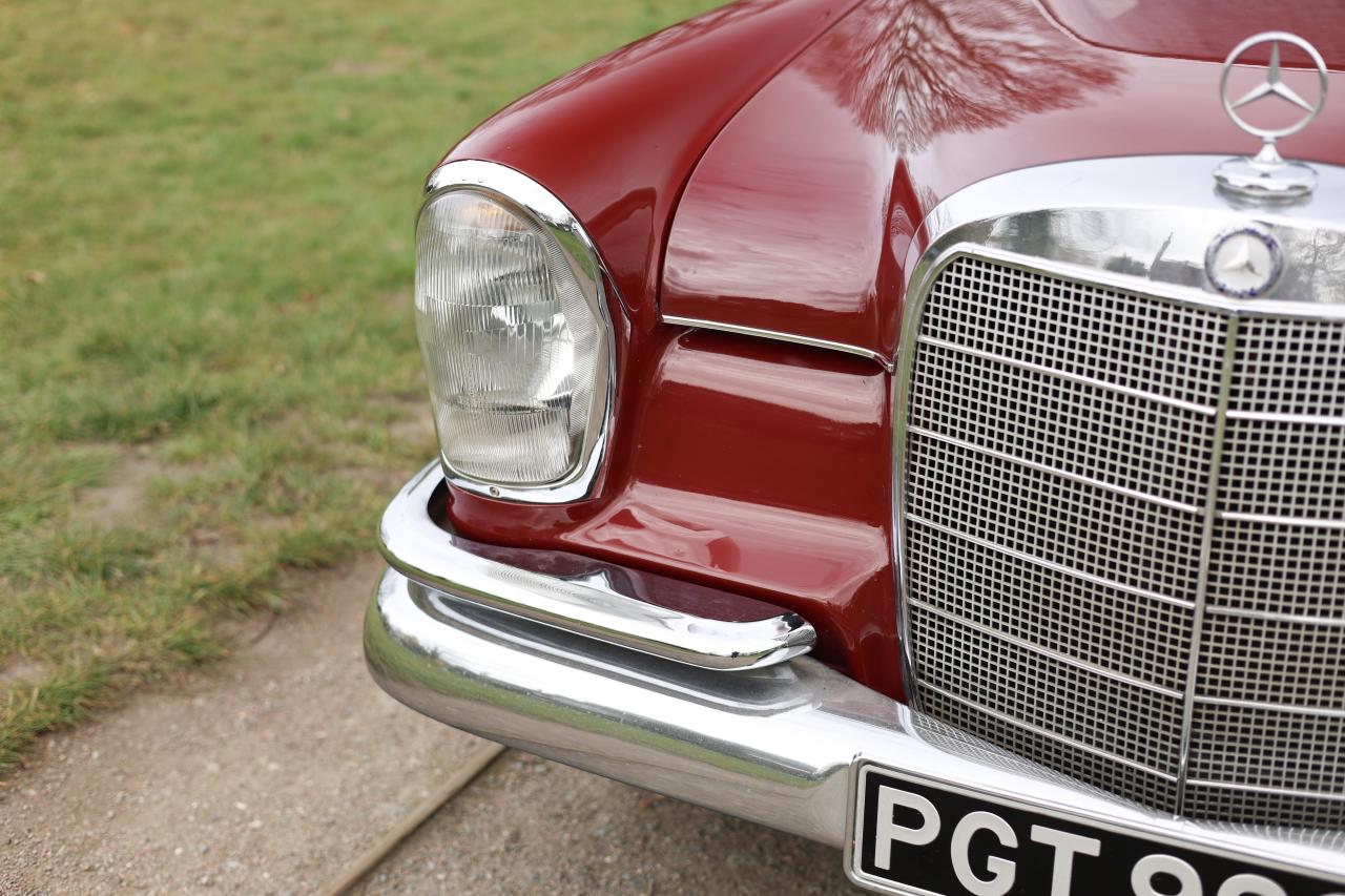 1967 Mercedes - Benz 220B Fintail