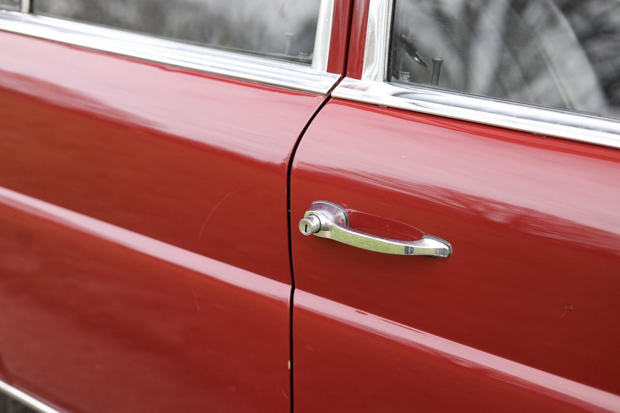 1967 Mercedes - Benz 220B Fintail