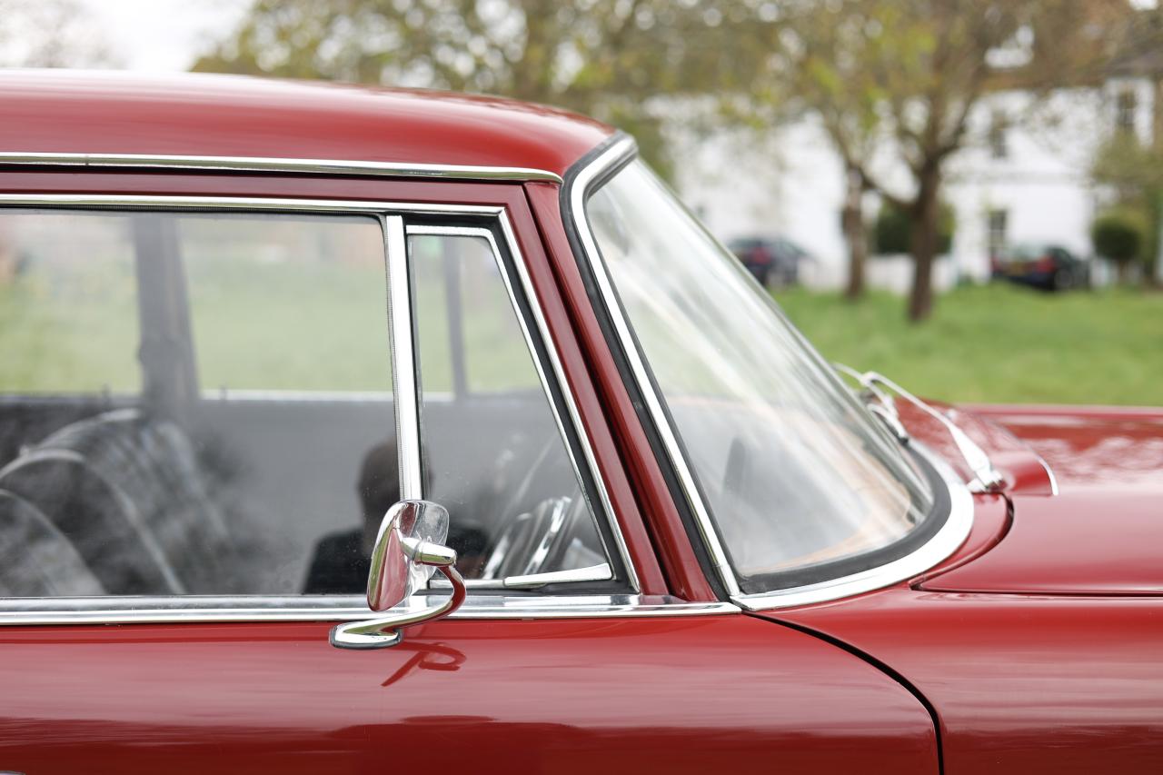 1967 Mercedes - Benz 220B Fintail