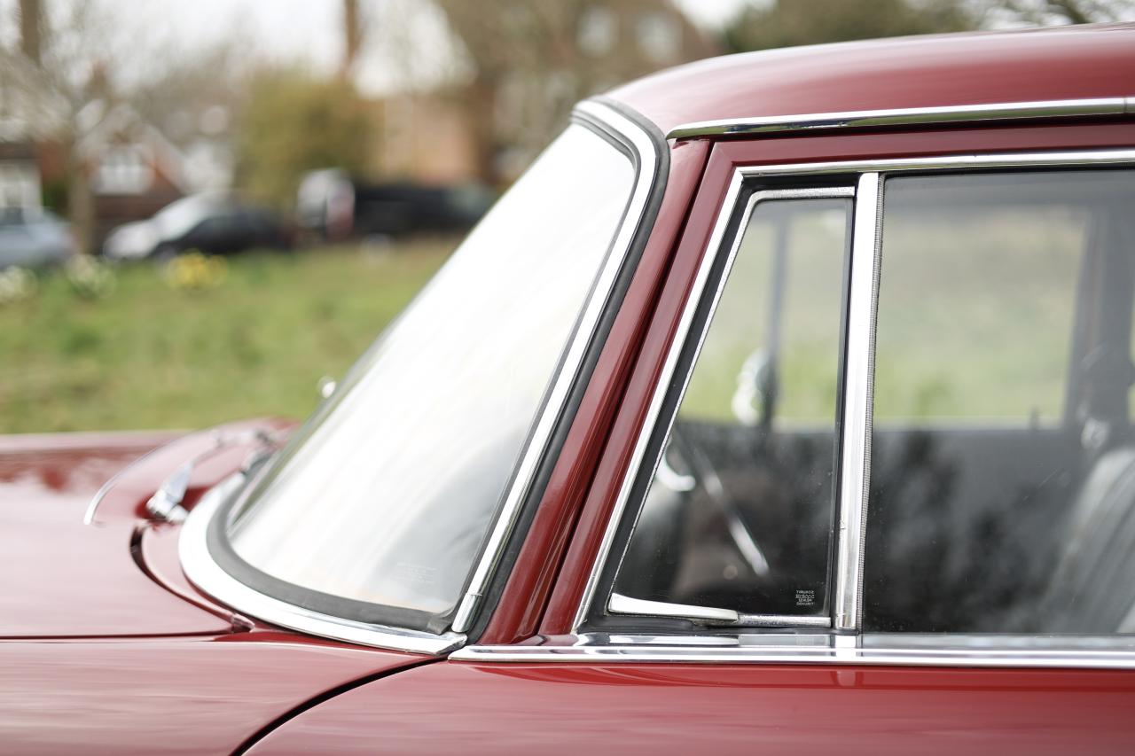 1967 Mercedes - Benz 220B Fintail