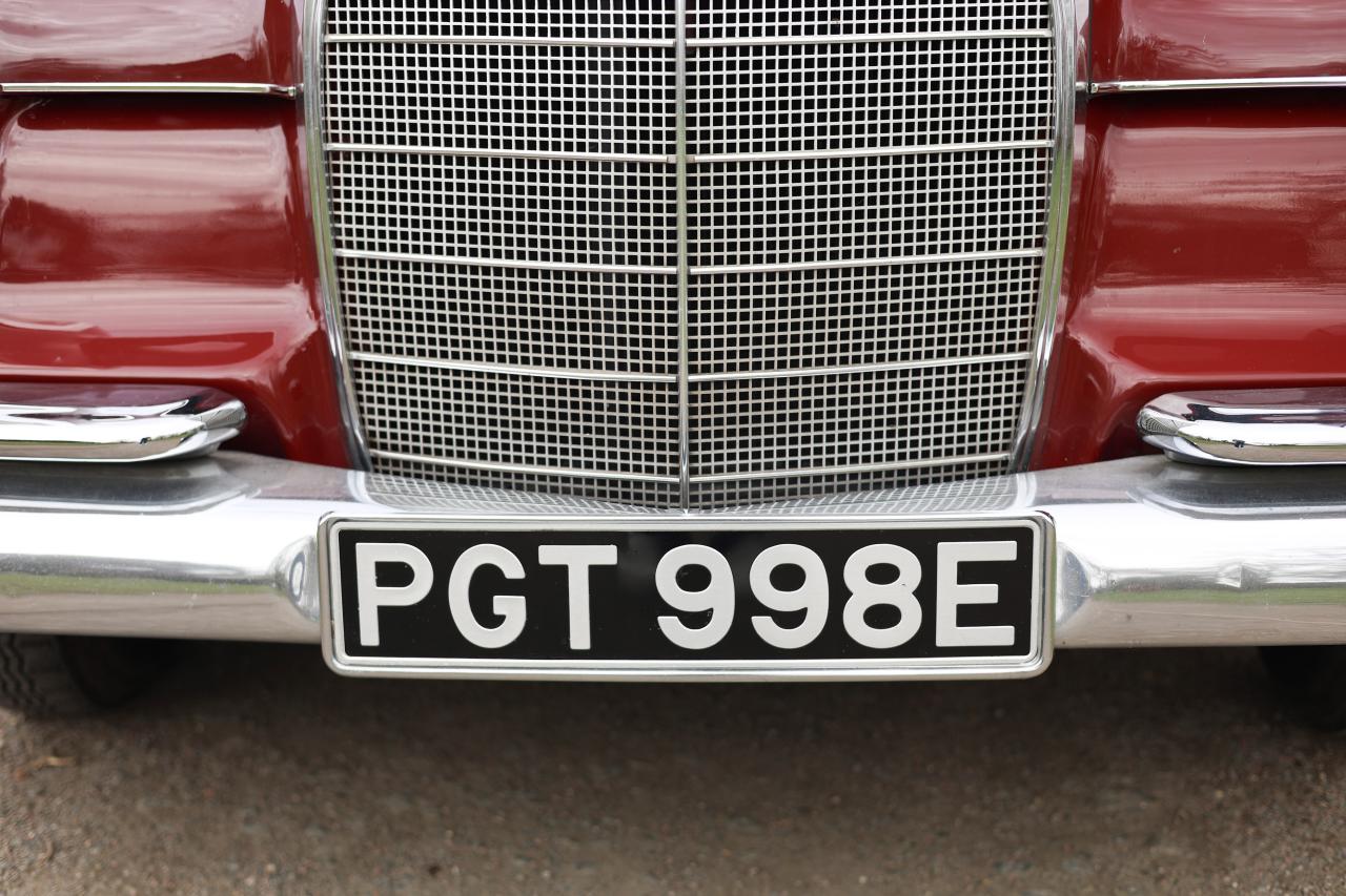 1967 Mercedes - Benz 220B Fintail