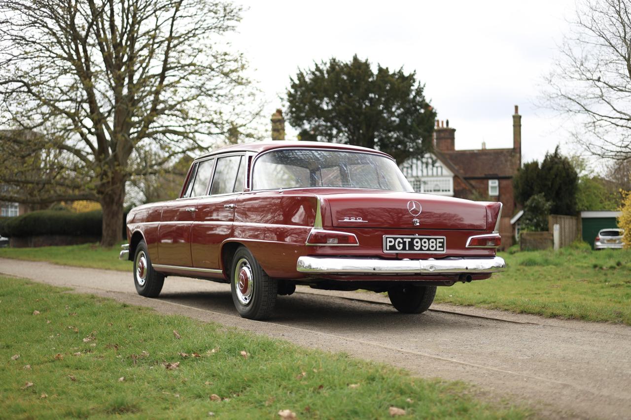 1967 Mercedes - Benz 220B Fintail