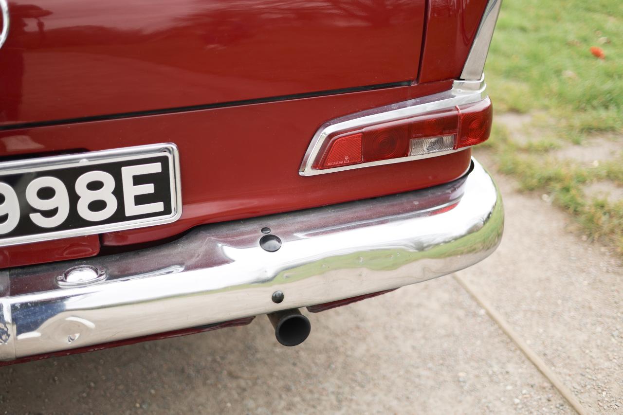 1967 Mercedes - Benz 220B Fintail