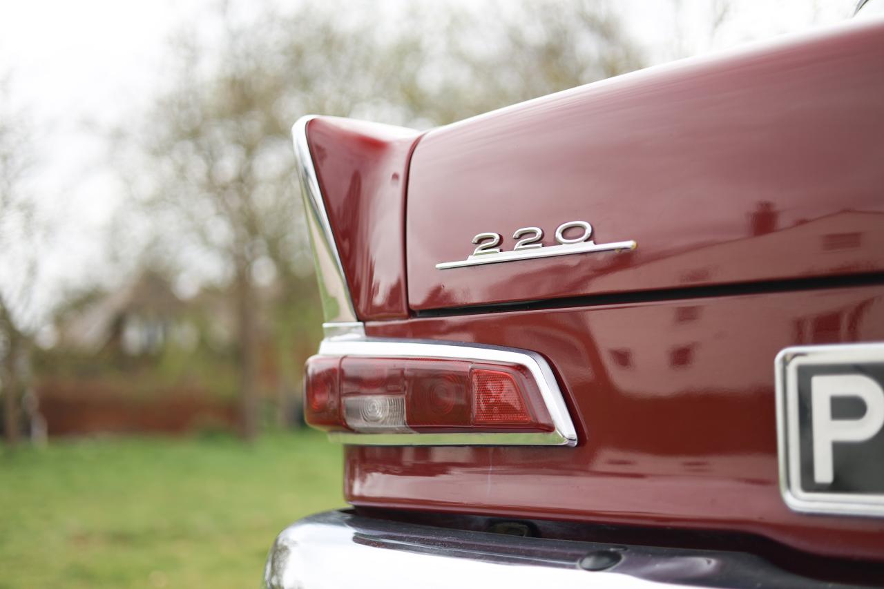 1967 Mercedes - Benz 220B Fintail