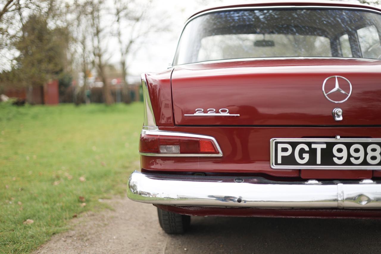 1967 Mercedes - Benz 220B Fintail