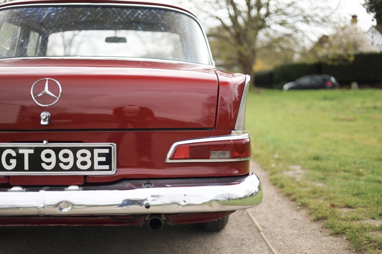 1967 Mercedes - Benz 220B Fintail