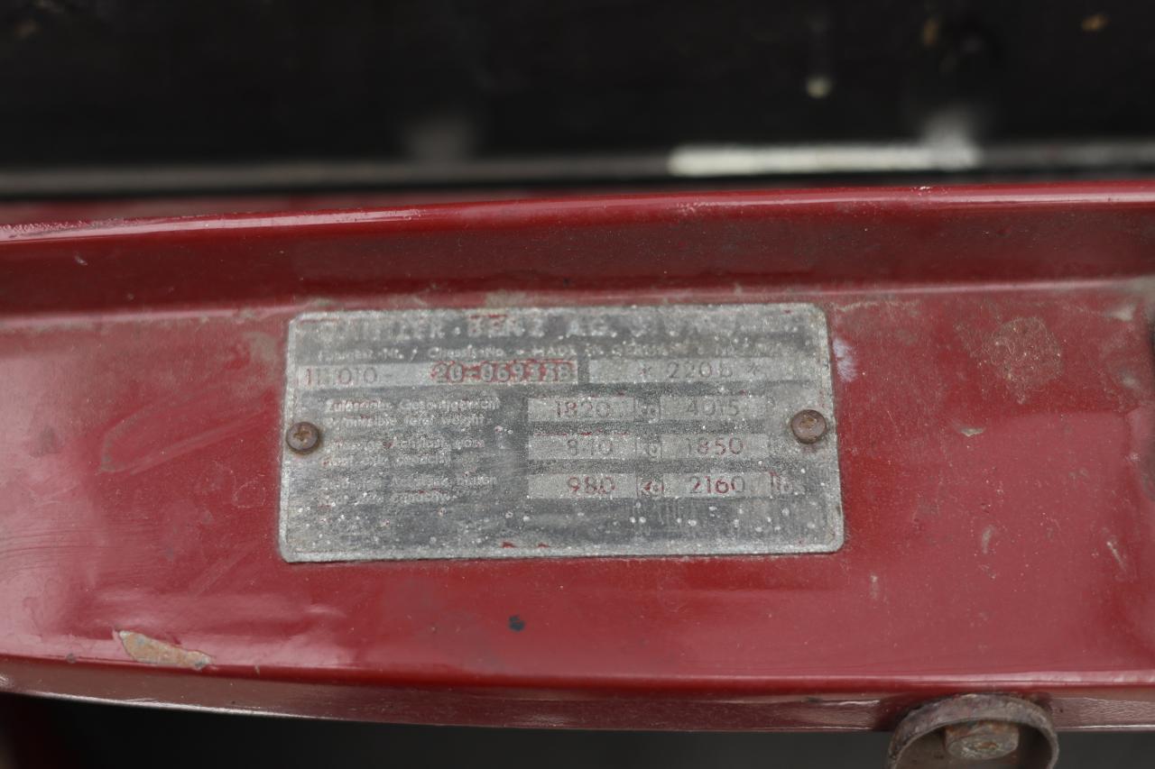 1967 Mercedes - Benz 220B Fintail