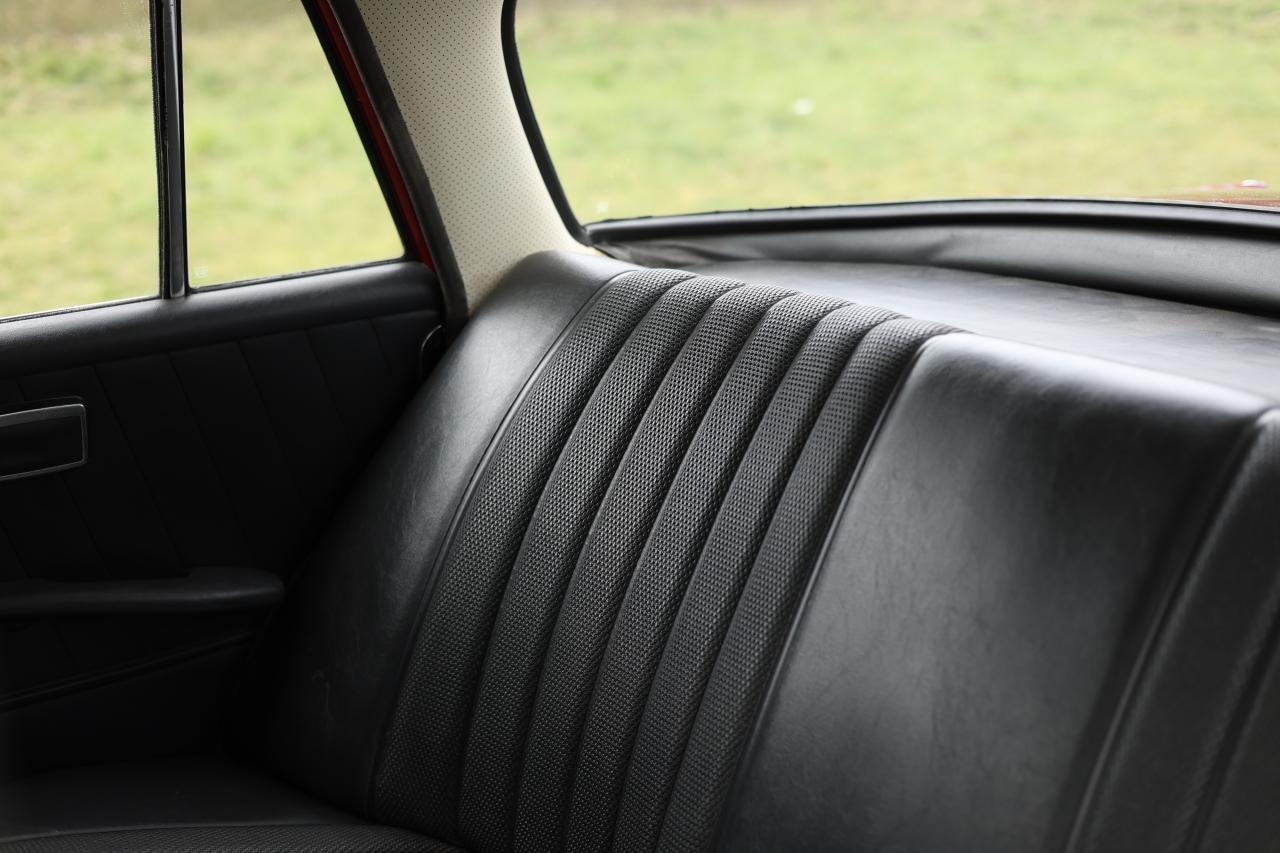 1967 Mercedes - Benz 220B Fintail