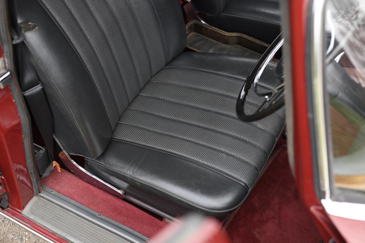 1967 Mercedes - Benz 220B Fintail