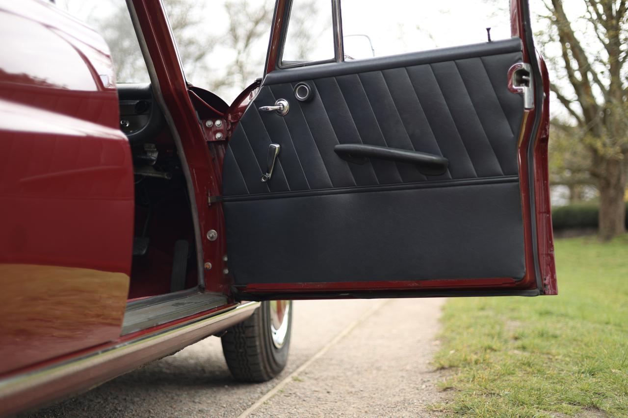 1967 Mercedes - Benz 220B Fintail