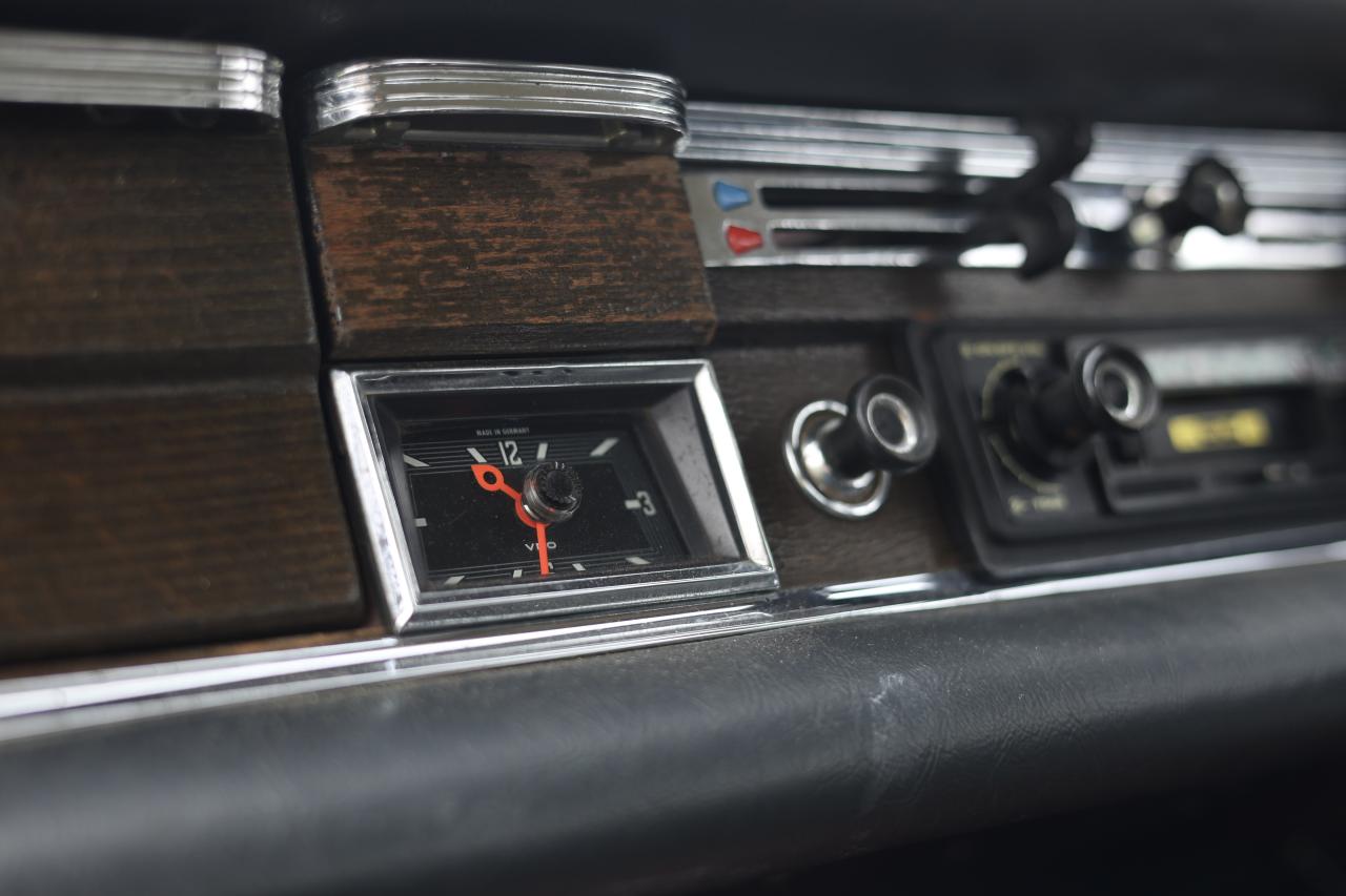 1967 Mercedes - Benz 220B Fintail