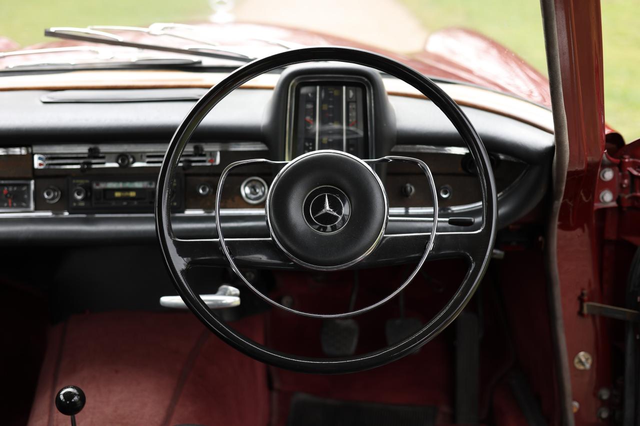 1967 Mercedes - Benz 220B Fintail