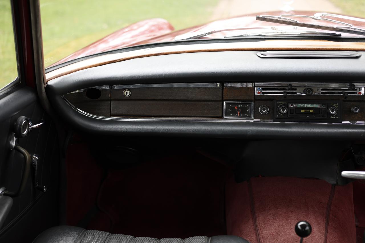 1967 Mercedes - Benz 220B Fintail