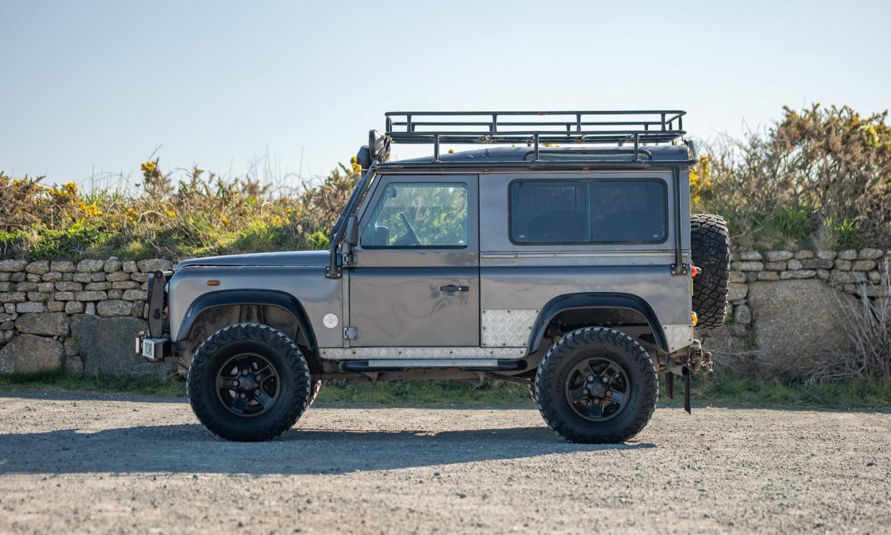 2001 Land Rover Defender 90 Tomb Raider