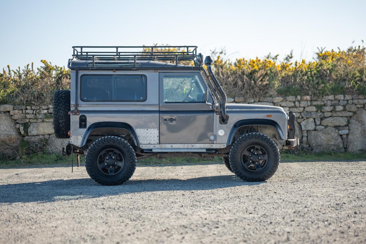 2001 Land Rover Defender 90 Tomb Raider