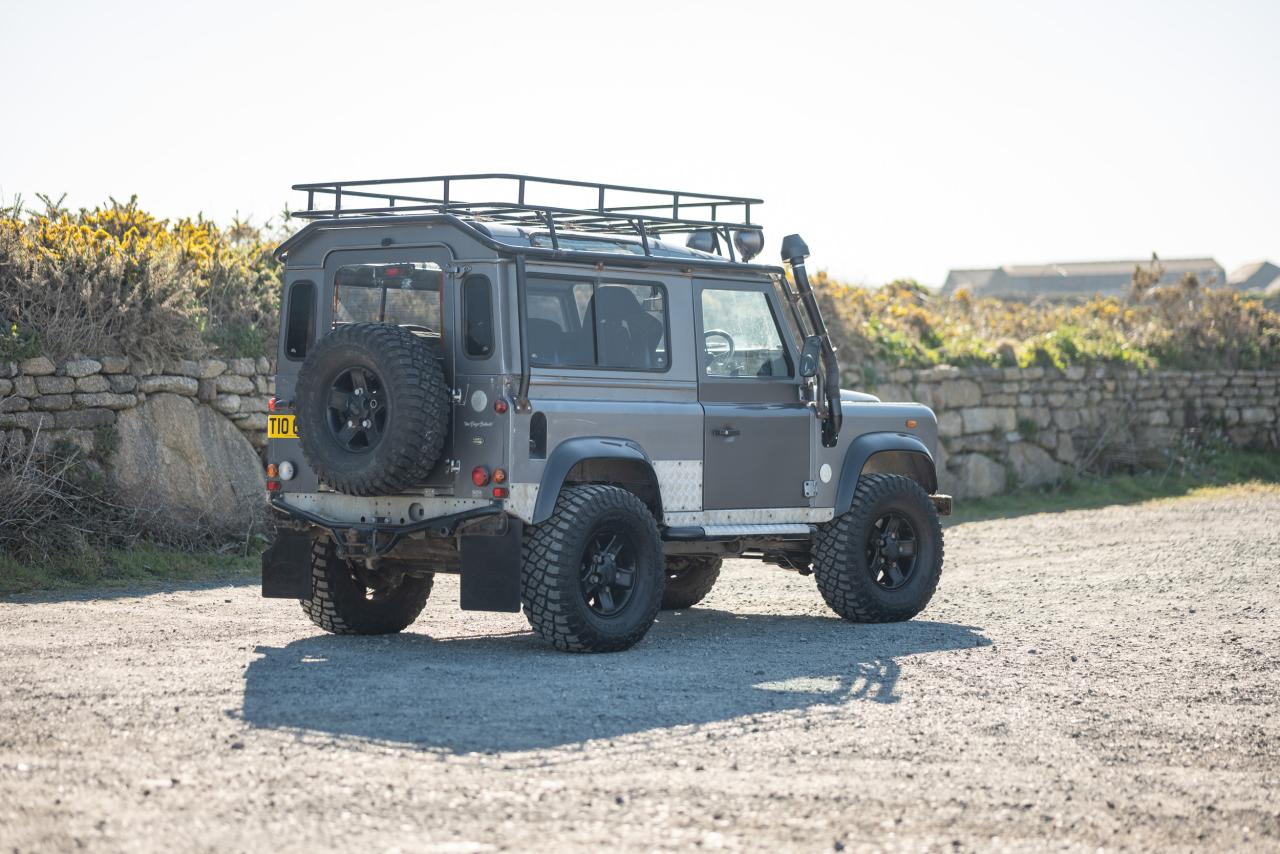 2001 Land Rover Defender 90 Tomb Raider