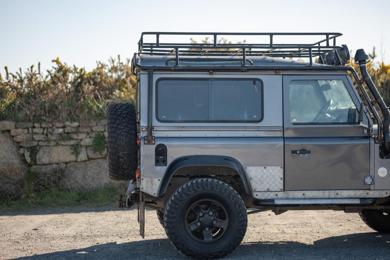 2001 Land Rover Defender 90 Tomb Raider