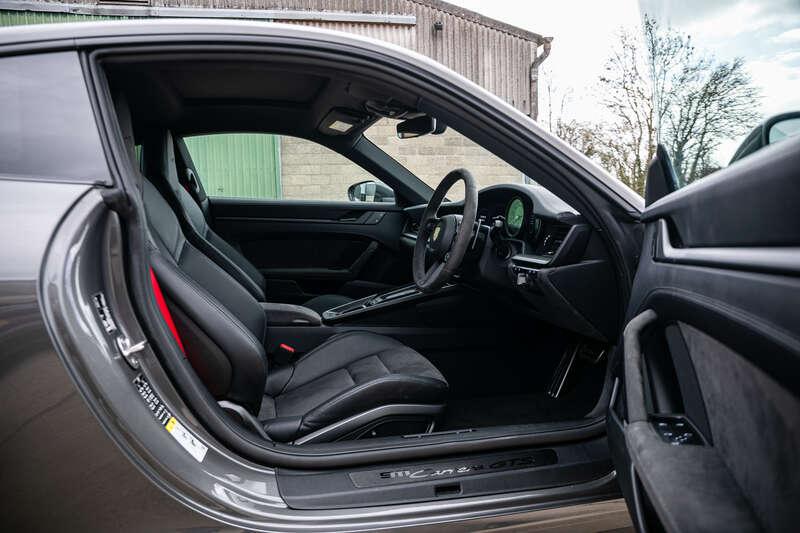 2022 Porsche 911 CARRERA GTS