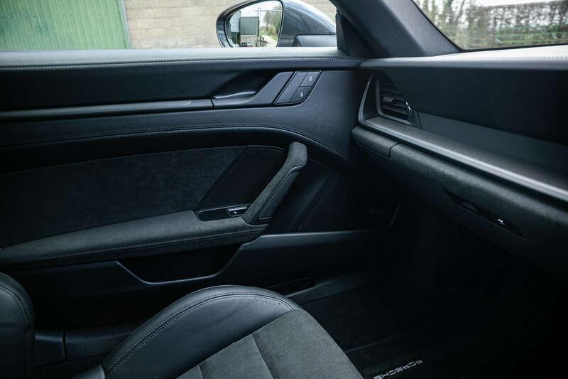 2022 Porsche 911 CARRERA GTS