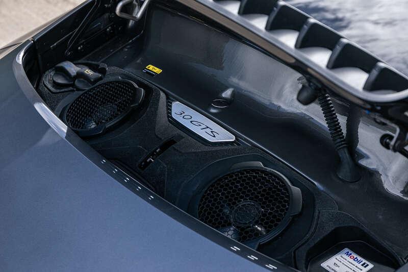 2022 Porsche 911 CARRERA GTS