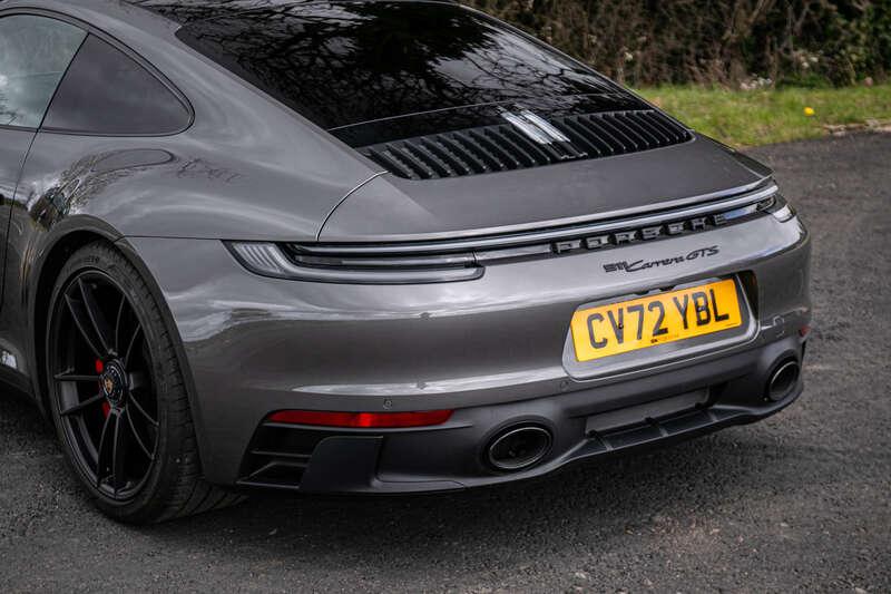2022 Porsche 911 CARRERA GTS