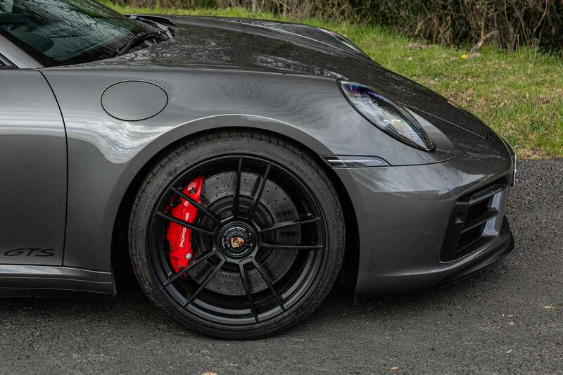 2022 Porsche 911 CARRERA GTS
