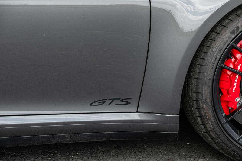 2022 Porsche 911 CARRERA GTS