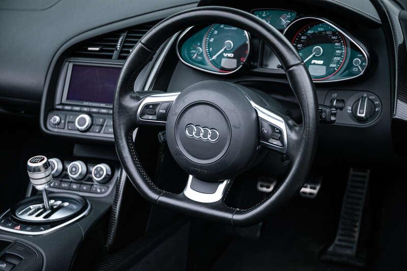 2011 Audi R8 SPYDER QUATTRO V10 MANUAL