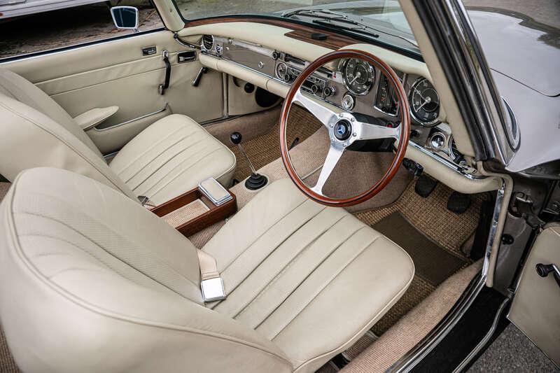 1970 Mercedes - Benz 280SL PAGODA 5 SPEED MANUAL